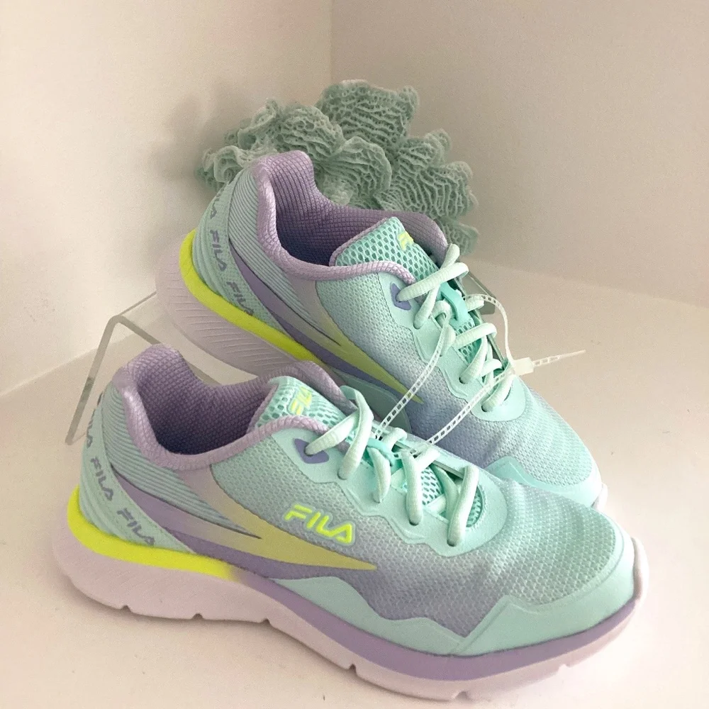 NWT FILA AQUA/ PURPLE SNEAKERS TENNIS SHOES RUNNING SHOES SZ 6